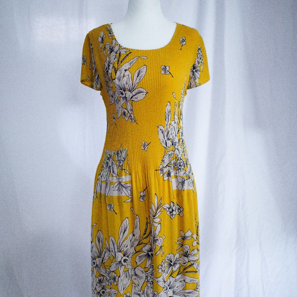 Unmarked lighteight, stretchy summer dress